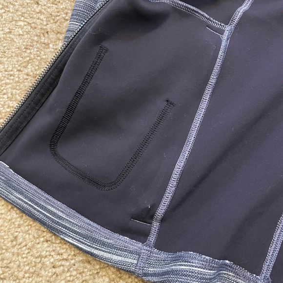 Lululemon Athletica Women's Grey Striped Full Zip Jacket Thumbholes Athleisure M - Picture 10 of 10